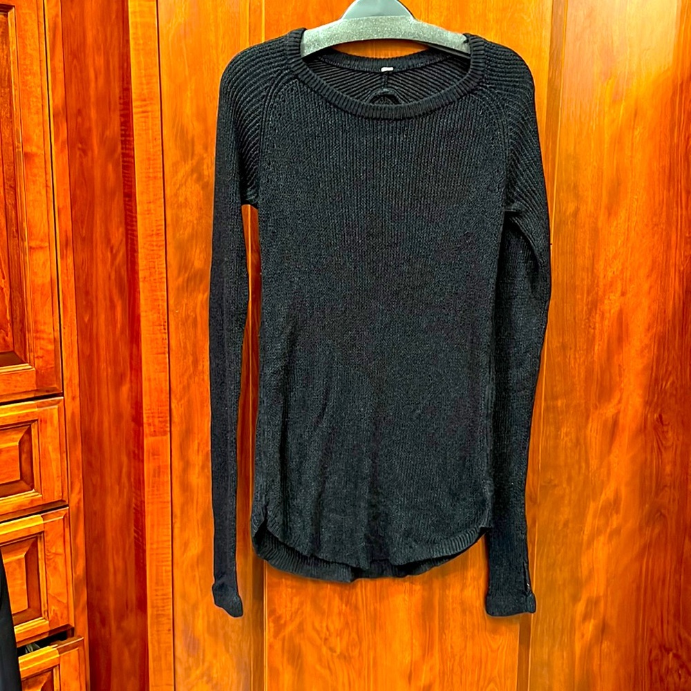 Lululemon black sweater, women’s size 8